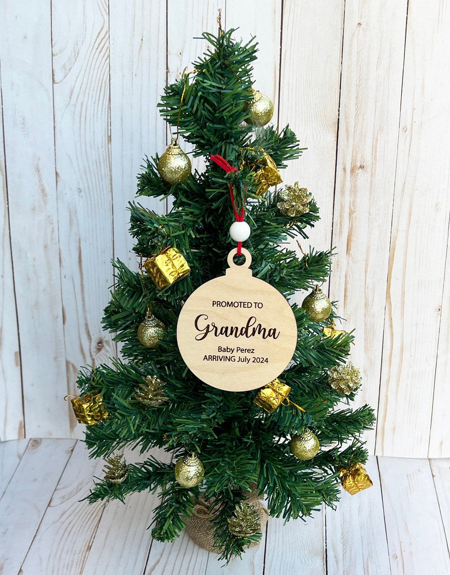 Personalized Pregnancy Announcement Christmas Ornament: Promoted to Grandma